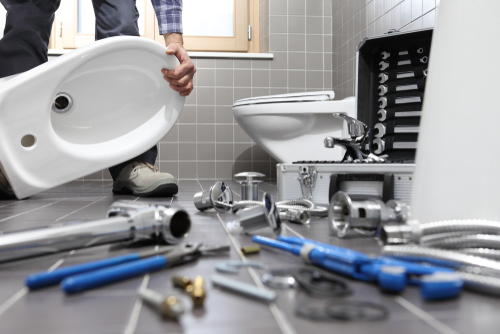 Installation d'équipements sanitaires pour une salle de bains dans le 95